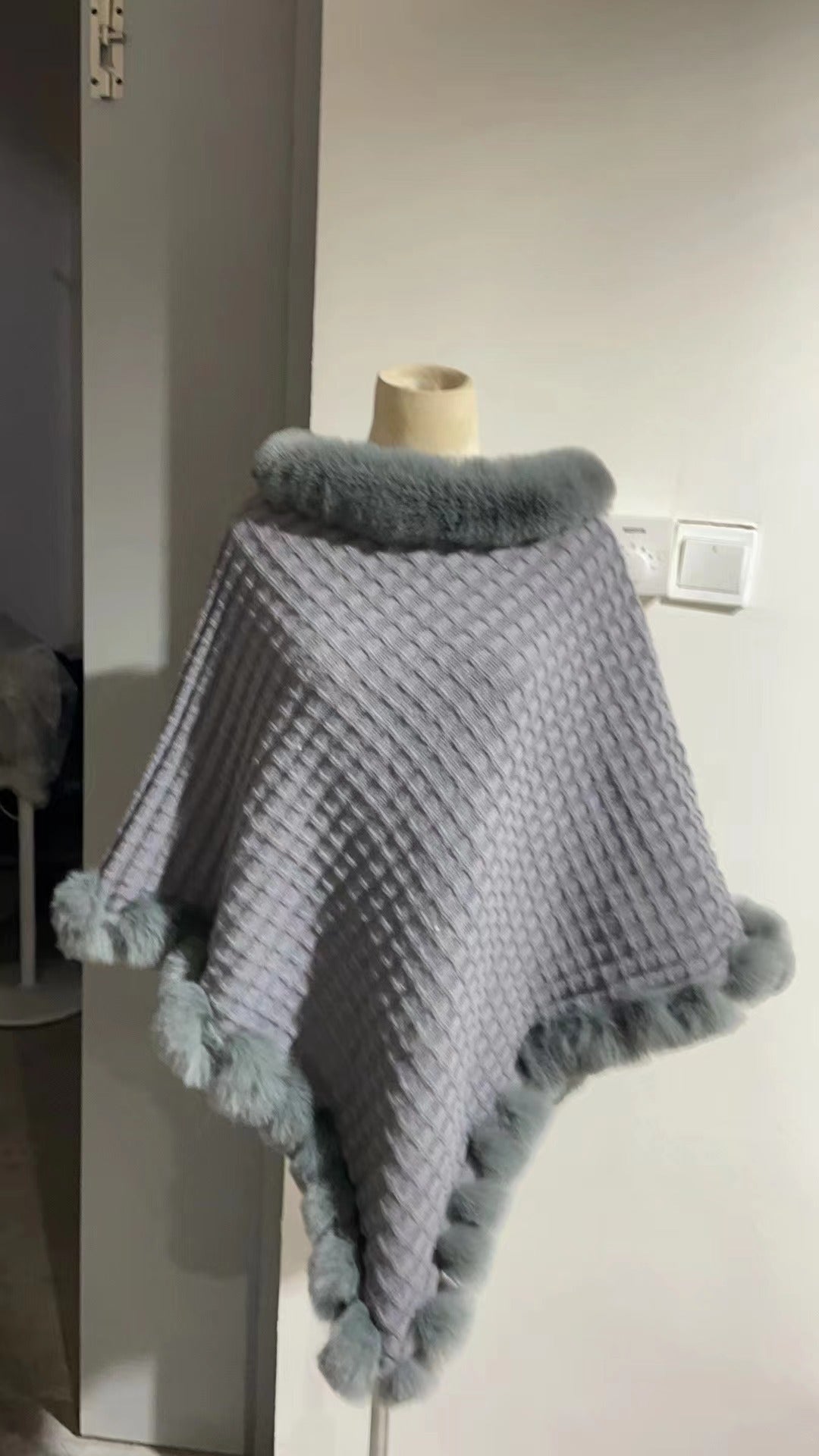 H&F Rabbit Fur Cape c
