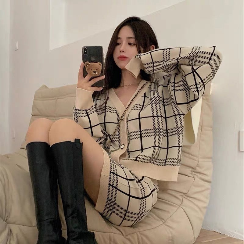 H&F Plaid Cardigan Outfit c