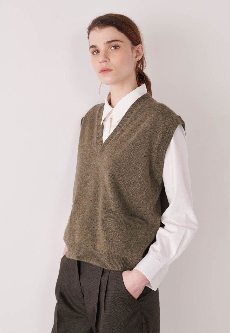Cashmere knitted vest