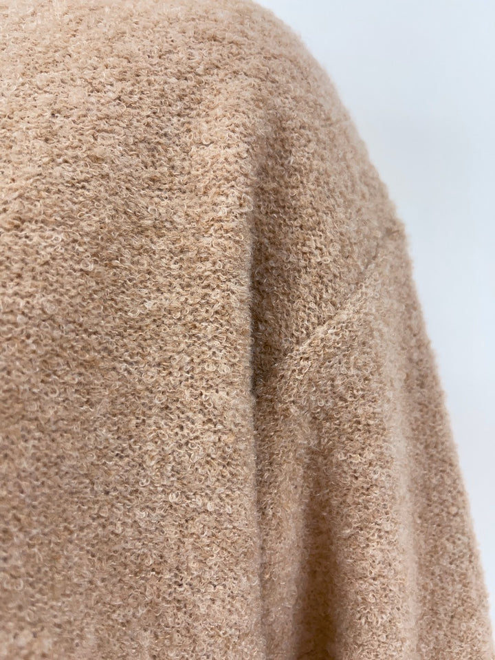 H&F Round Neck Button c