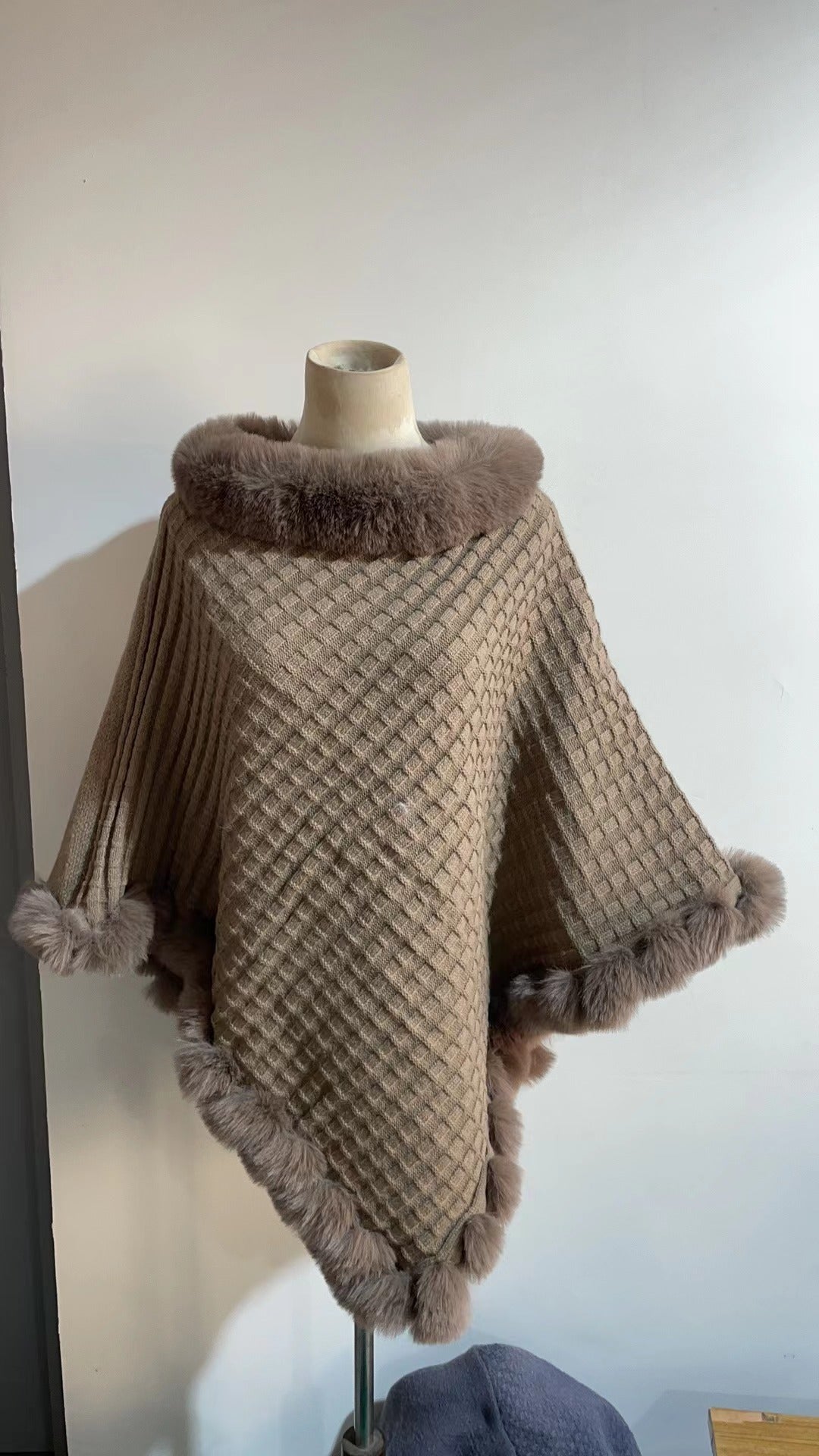 H&F Rabbit Fur Cape c