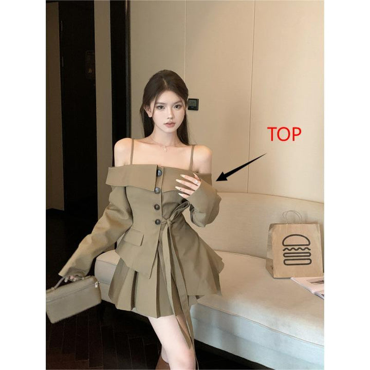 H&F Off-Shoulder Pleats c