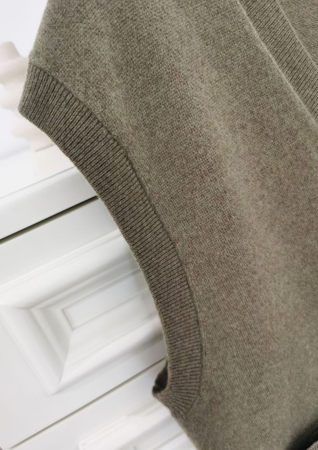 Cashmere knitted vest