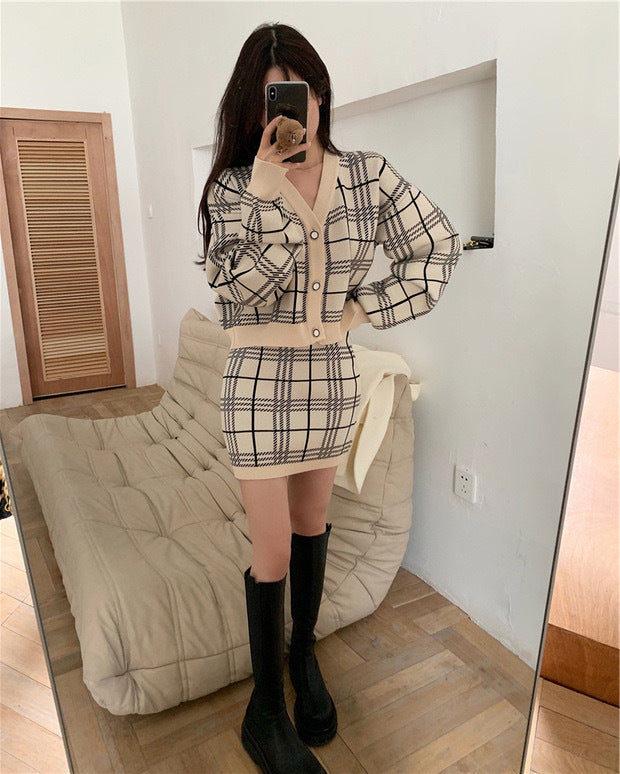 H&F Plaid Cardigan Outfit c